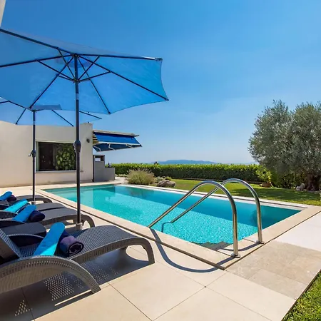 Vista By Interhome מטולי